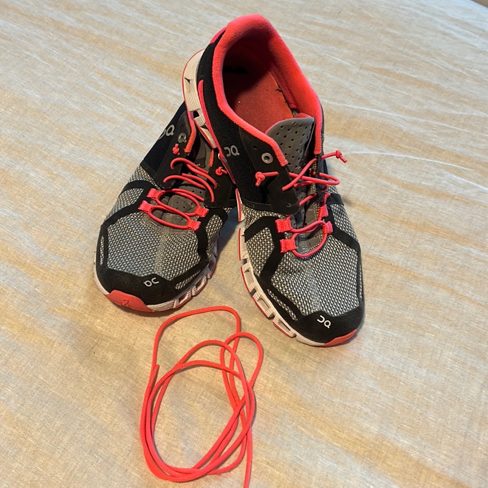 On Cloud Sneakers size 9/40.5